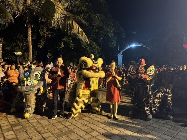 舞獅表演。巴陵康孔子學院供圖