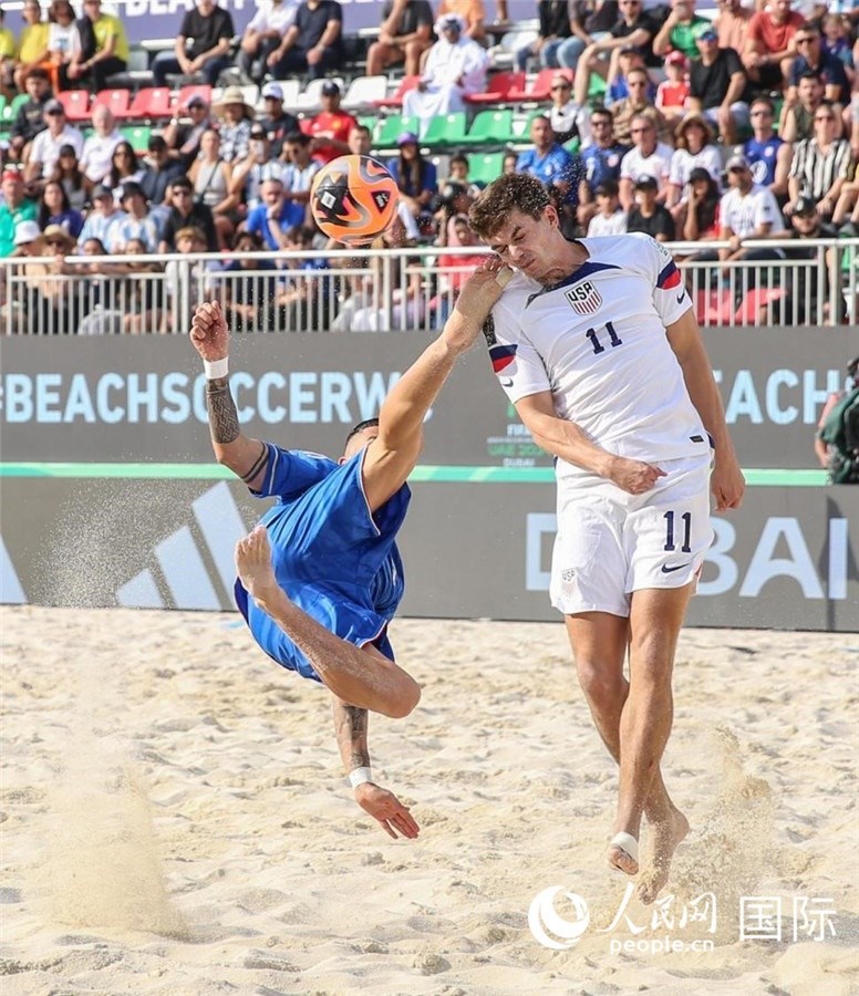 2月15日，意大利隊(duì)對陣美國隊(duì)。人民網(wǎng)塔里克·易卜拉欣攝