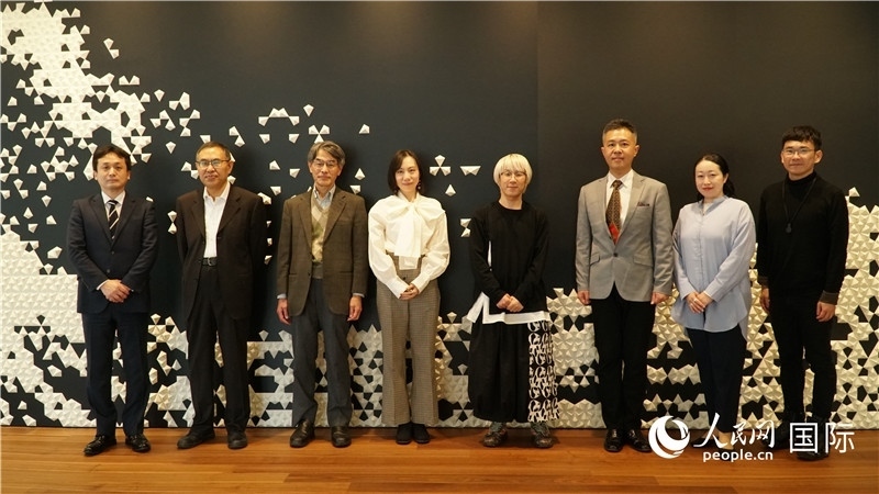 主辦方與嘉賓合影。人民網 蔣曉辰攝