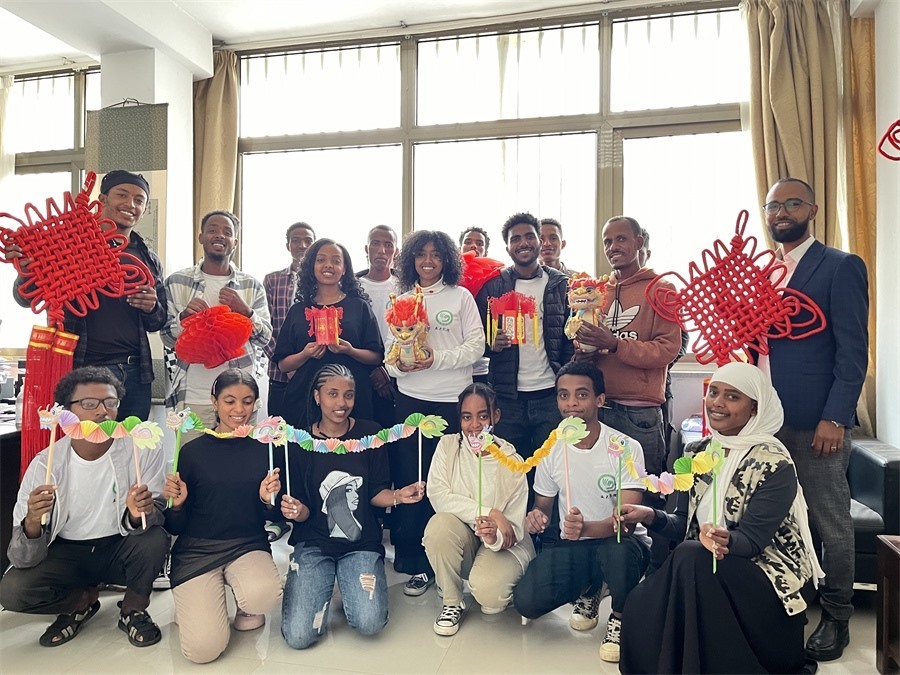 參加活動(dòng)的學(xué)生合影。亞的斯亞貝巴大學(xué)孔子學(xué)院供圖