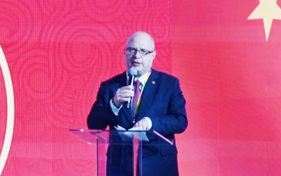 俄羅斯國家杜馬資產(chǎn)、土地和財(cái)產(chǎn)關(guān)系委員會主席兼俄中議員友好小組主席加夫里洛夫致辭。主辦方供圖 