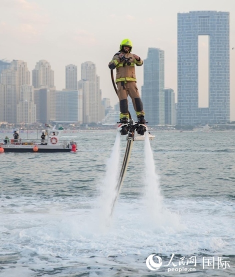 水上消防員。人民網(wǎng) 塔里克·易卜拉欣攝