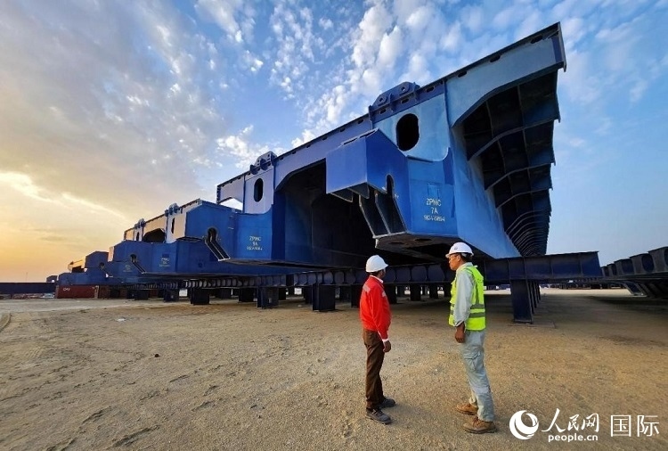 全球最大升船機(jī)平臺(tái)。人民網(wǎng)記者管克江攝