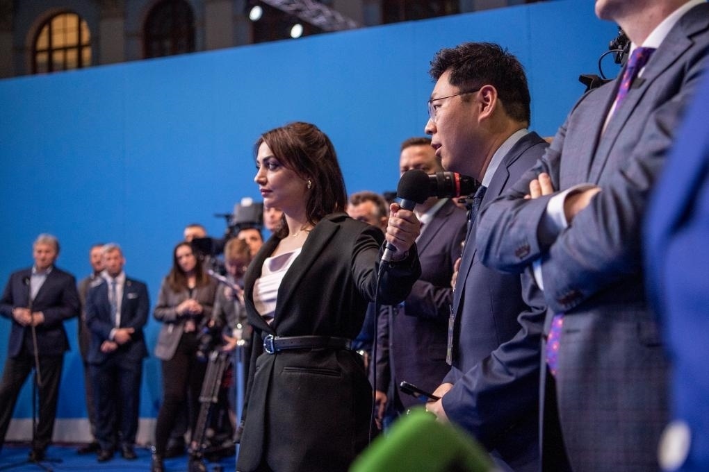 3月18日，在俄羅斯首都莫斯科，新華社記者向俄總統(tǒng)普京提問。新華社記者曹陽攝