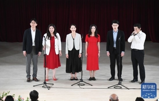 3月21日，國家開發(fā)銀行阿卡貝拉合唱團在音樂會上演出。新華社記者 任超 攝