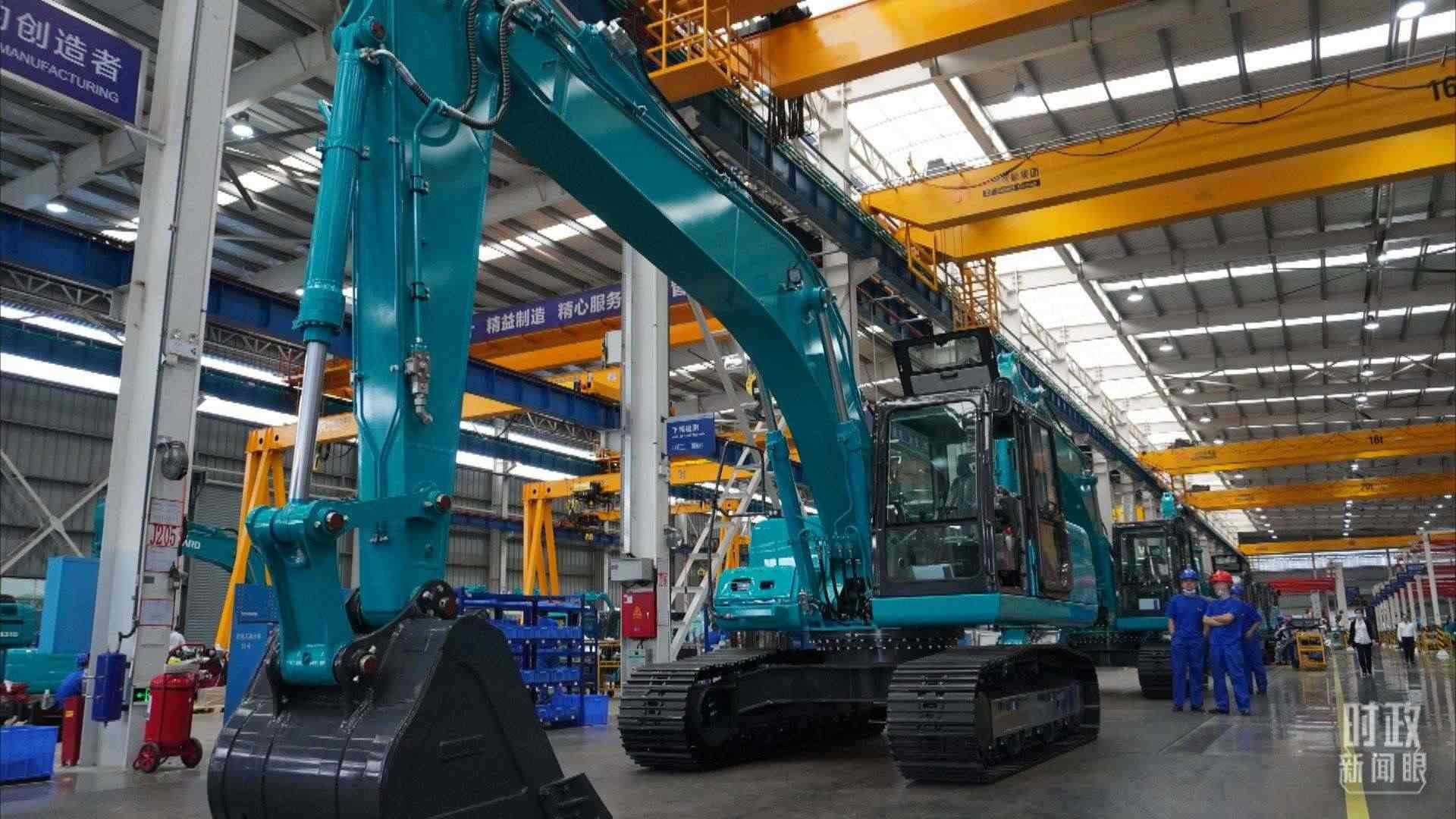 △這是山河智能大型挖掘機的組裝車間。2020年9月，習近平曾到此地考察。（總臺央視記者郭曉龍拍攝）