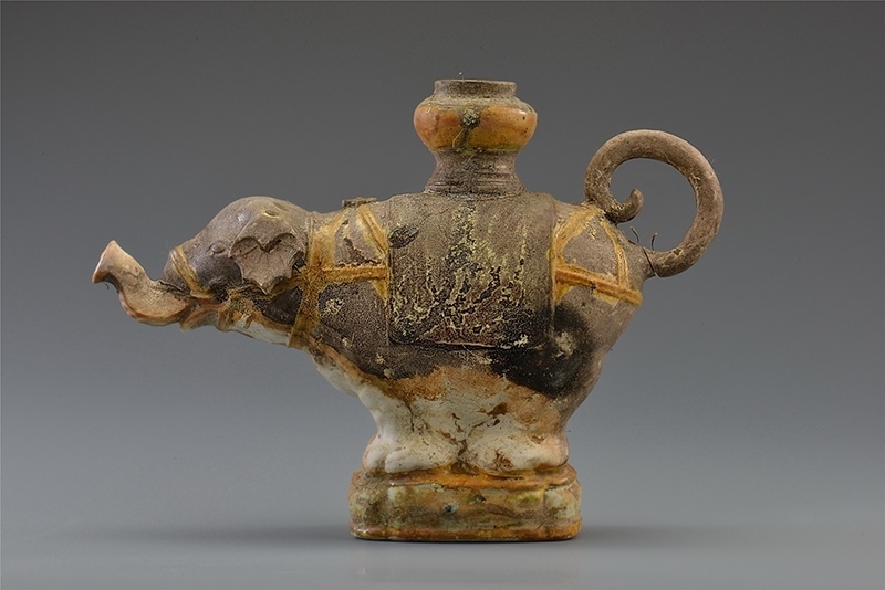 一號(hào)沉船出水的三彩象形持壺。中國(guó)文物報(bào)社供圖