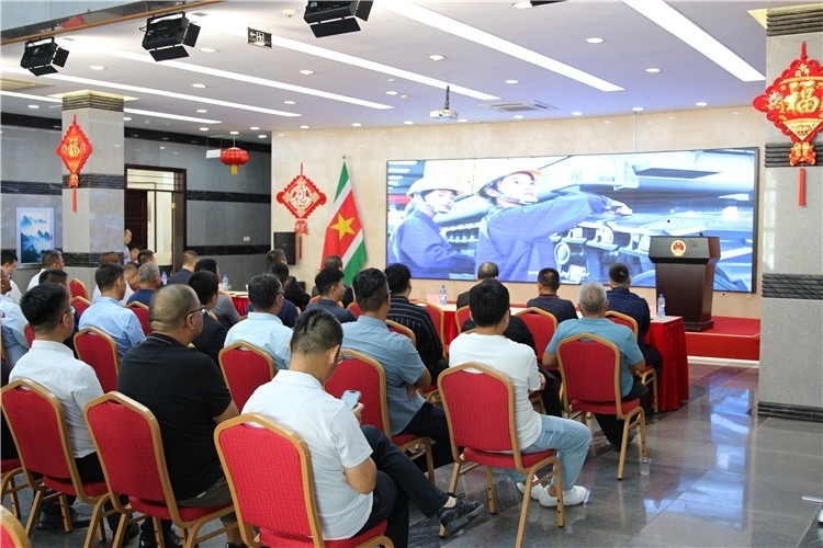 當(dāng)?shù)貢r間3月26日下午，中國品牌重型機械、載重車輛宣傳推介會在中國駐蘇里南大使館舉行。圖為宣介會現(xiàn)場。中國駐蘇里南大使館供圖