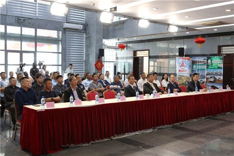 當(dāng)?shù)貢r間3月26日下午，中國品牌重型機械、載重車輛宣傳推介會在中國駐蘇里南大使館舉行。圖為宣介會現(xiàn)場。中國駐蘇里南大使館供圖