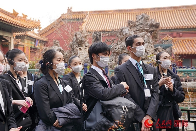 松山芭蕾舞團青年代表團在故宮參觀。人民網(wǎng)記者 張麗婭攝