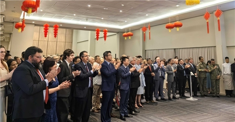 當(dāng)?shù)貢r(shí)間3月27日，中國(guó)駐累西腓新任總領(lǐng)事蘭和平舉行到任招待會(huì)。圖為招待會(huì)現(xiàn)場(chǎng)。中國(guó)駐累西腓總領(lǐng)事館供圖