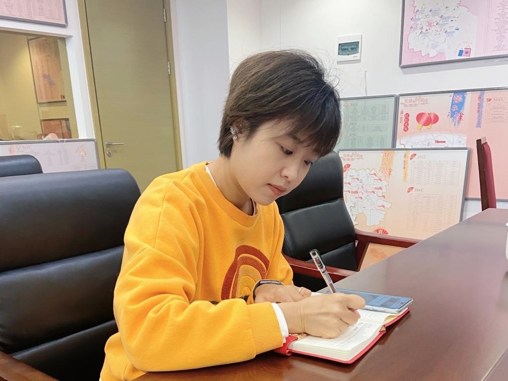 武麗潔在工作中。新華社發(fā)