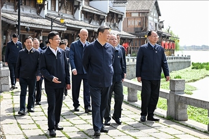 △2024年3月18日至21日，習(xí)近平總書記在湖南考察。這是19日上午，總書記在常德河街考察。