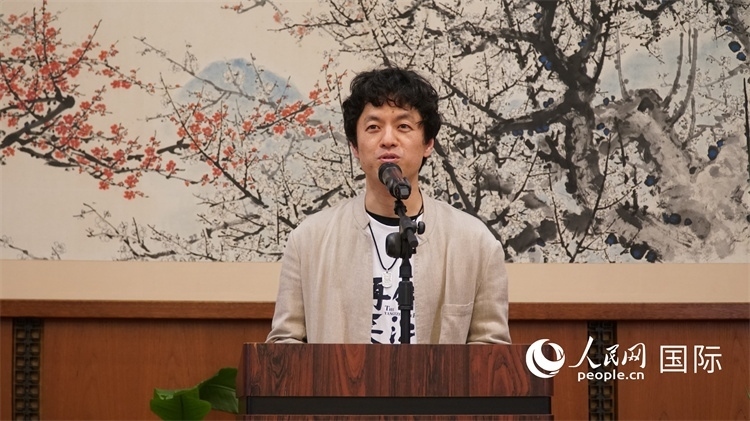 影片導演竹內(nèi)亮致辭。人民網(wǎng) 蔣曉辰攝