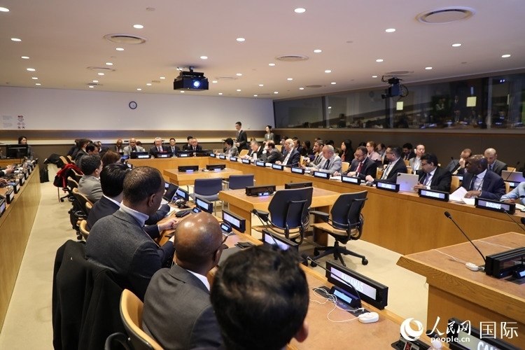 40多國(guó)常駐代表、副代表以及聯(lián)合國(guó)工發(fā)組織、糧農(nóng)組織、區(qū)域經(jīng)委會(huì)、南南合作辦公室等聯(lián)合國(guó)機(jī)構(gòu)官員等100多人參加全球發(fā)展倡議之友小組高級(jí)別會(huì)議。 人民網(wǎng)記者 李志偉攝