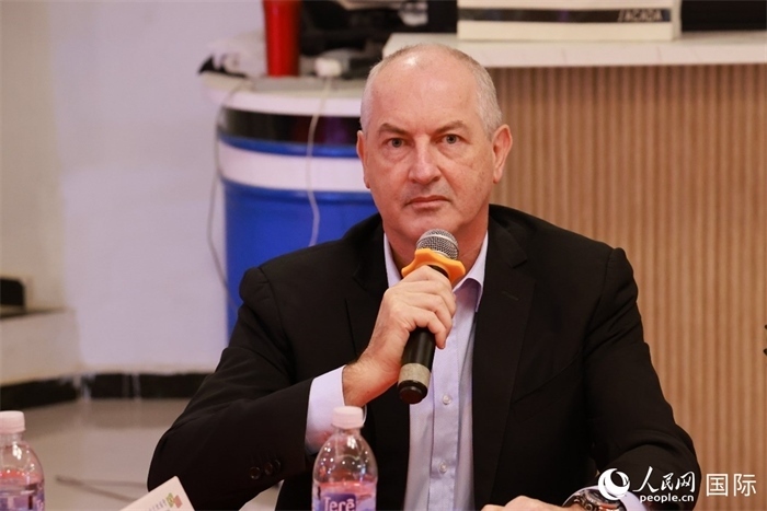 巴西里約大都會研究所執(zhí)行官西奧·舒克在座談會上致辭。人民網記者 陳海琪攝
