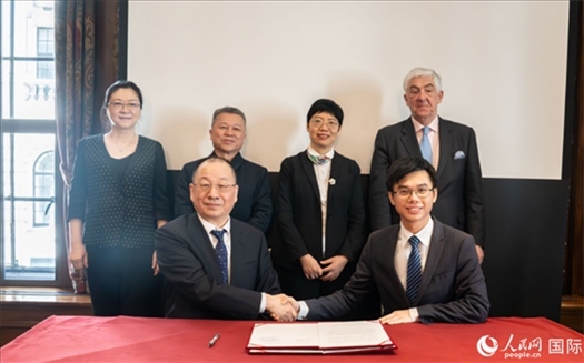 活動(dòng)簽約現(xiàn)場(chǎng)。實(shí)習(xí)生 劉船攝