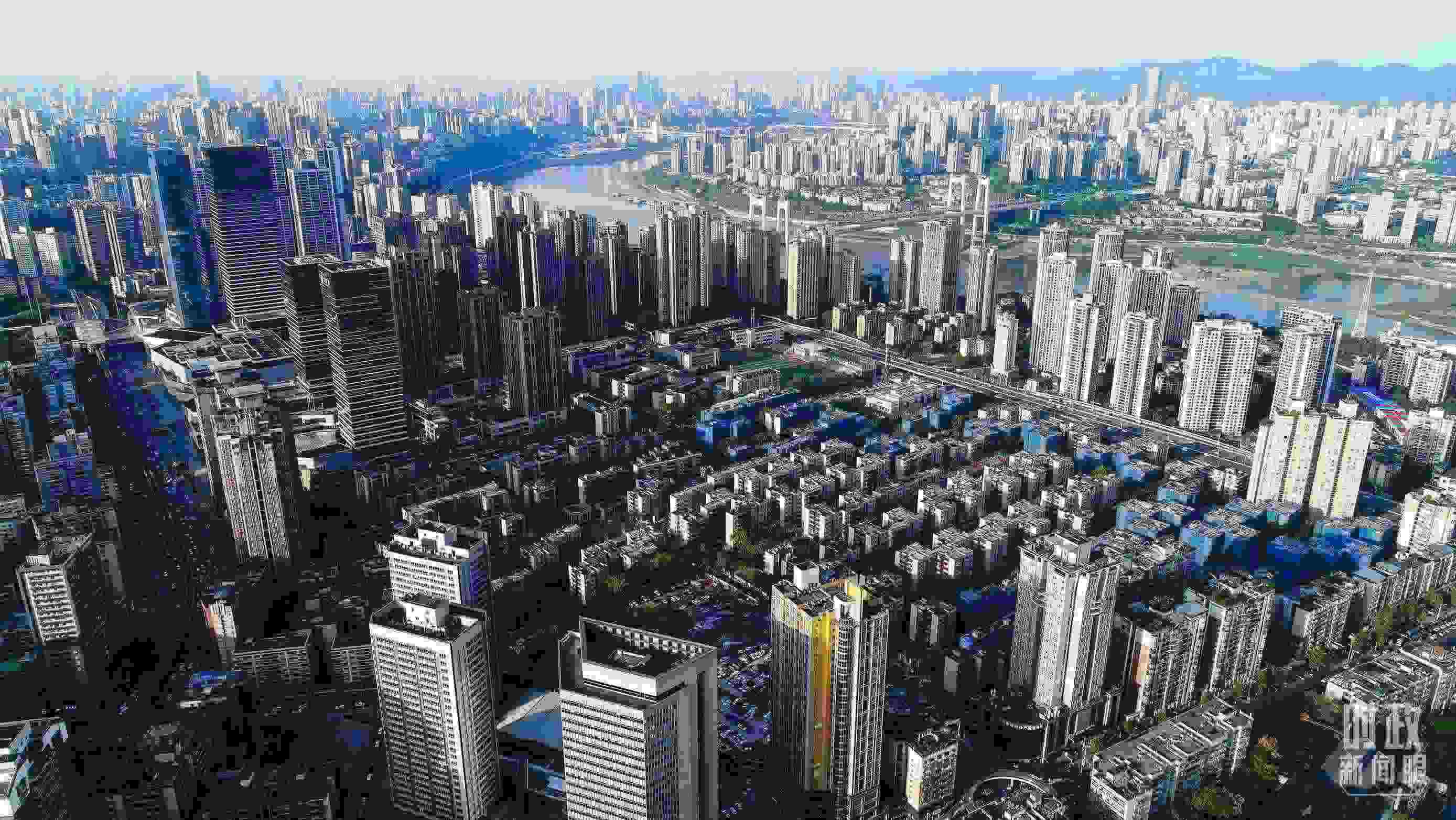 △俯瞰謝家灣街道民主村社區(qū)。（總臺記者謝鵬拍攝）