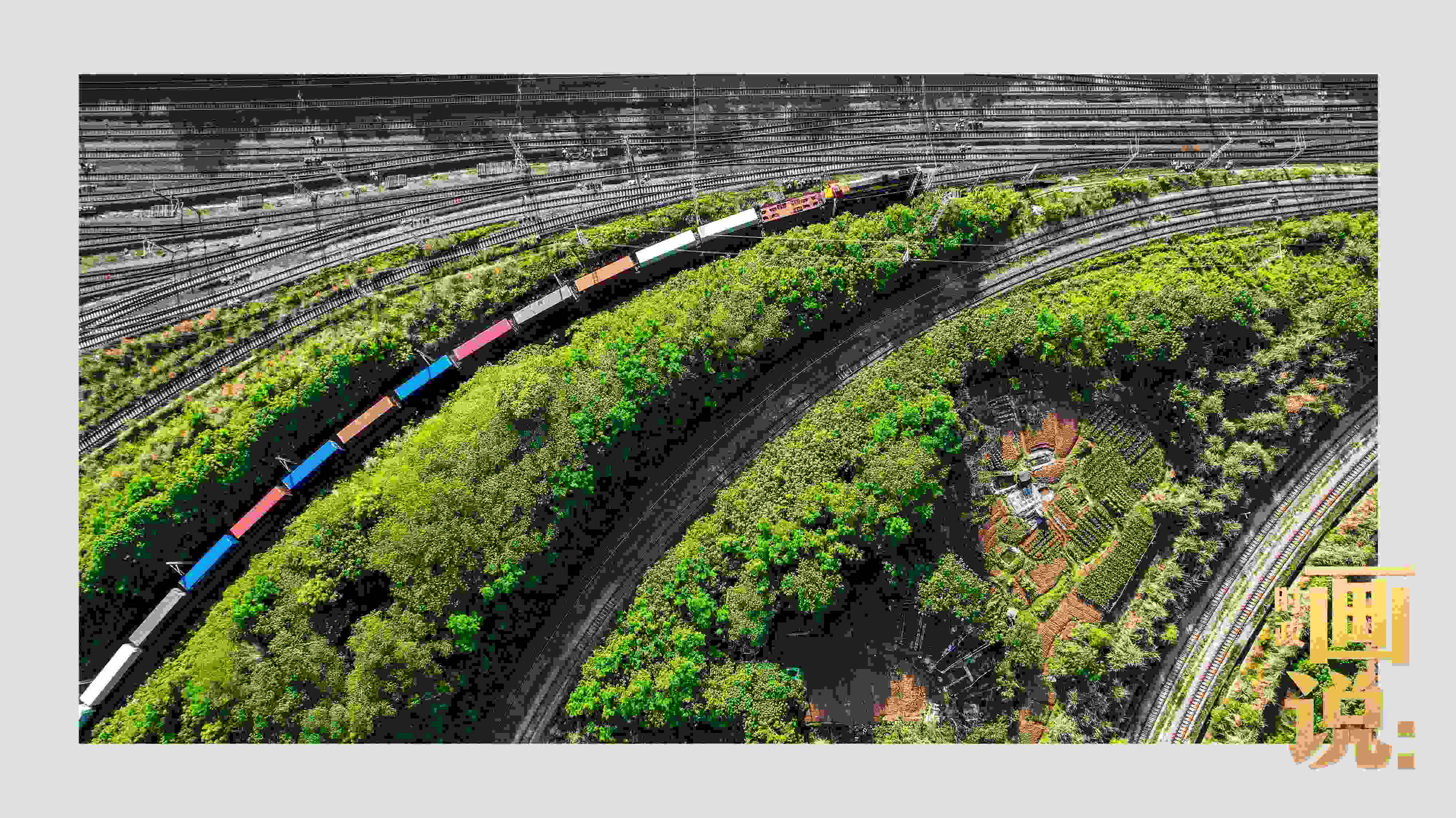 △重慶國(guó)際物流樞紐園區(qū)是中歐班列、西部陸海新通道鐵海聯(lián)運(yùn)班列始發(fā)站。截至2024年3月，園區(qū)累計(jì)開(kāi)行班列2.28萬(wàn)班，其中，累計(jì)開(kāi)行西部陸海新通道班列超7200列。