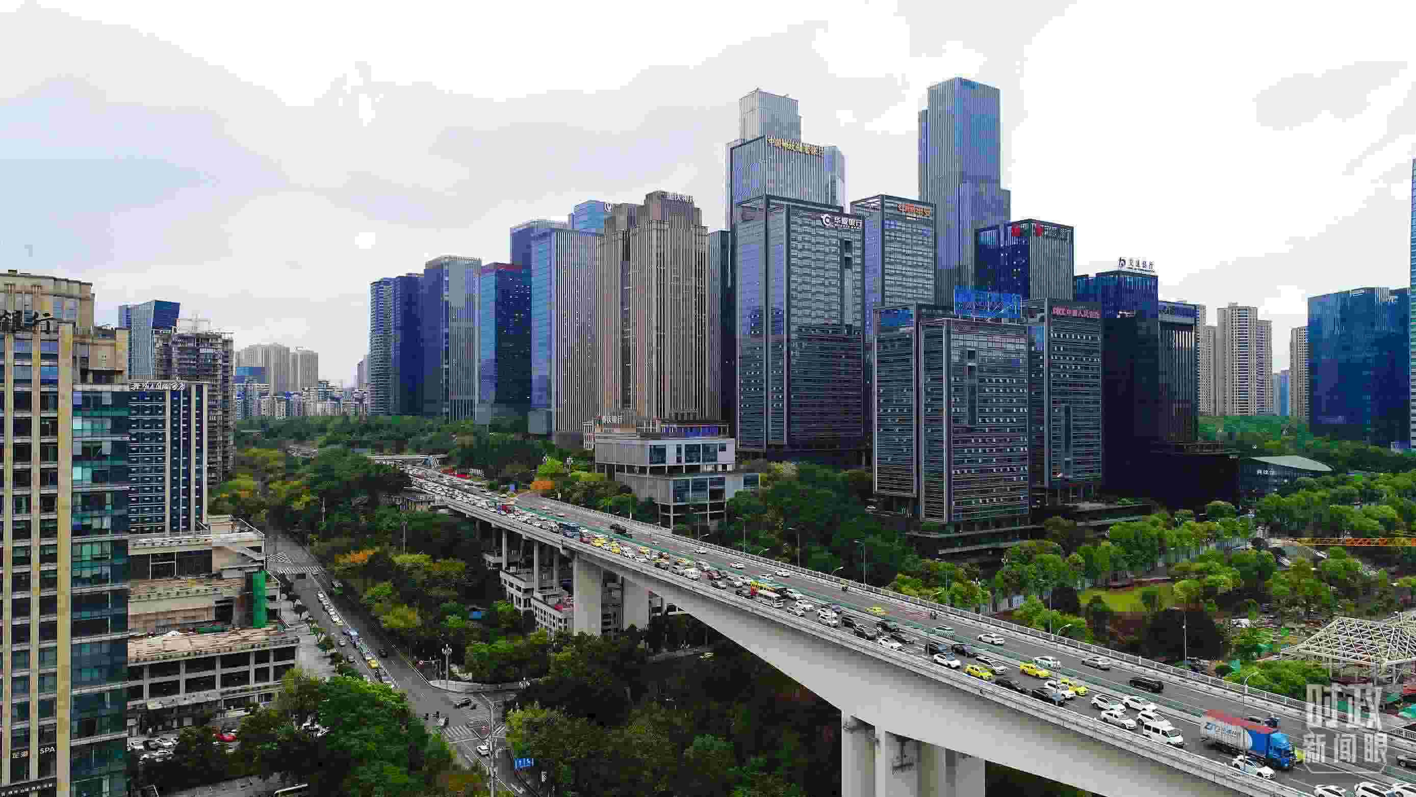 △重慶市數(shù)字化城市運行和治理中心。（總臺記者于濱拍攝）