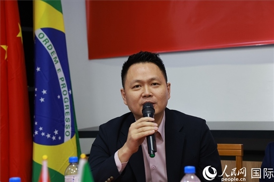 中國駐里約熱內(nèi)盧總領館副總領事王尉育在座談會上致辭。人民網(wǎng)記者 陳海琪攝
