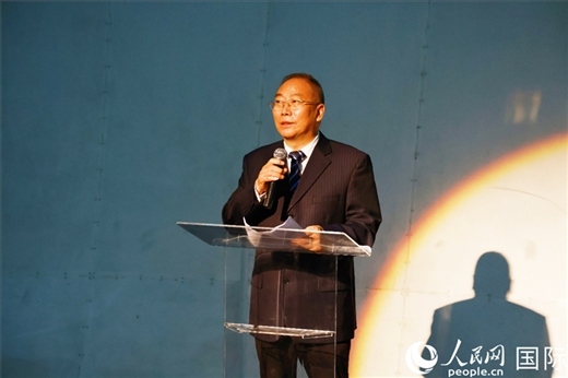 四川省文化和旅游廳副廳長(zhǎng)王成平在活動(dòng)現(xiàn)場(chǎng)進(jìn)行旅游推介。人民網(wǎng)記者 陳海琪攝