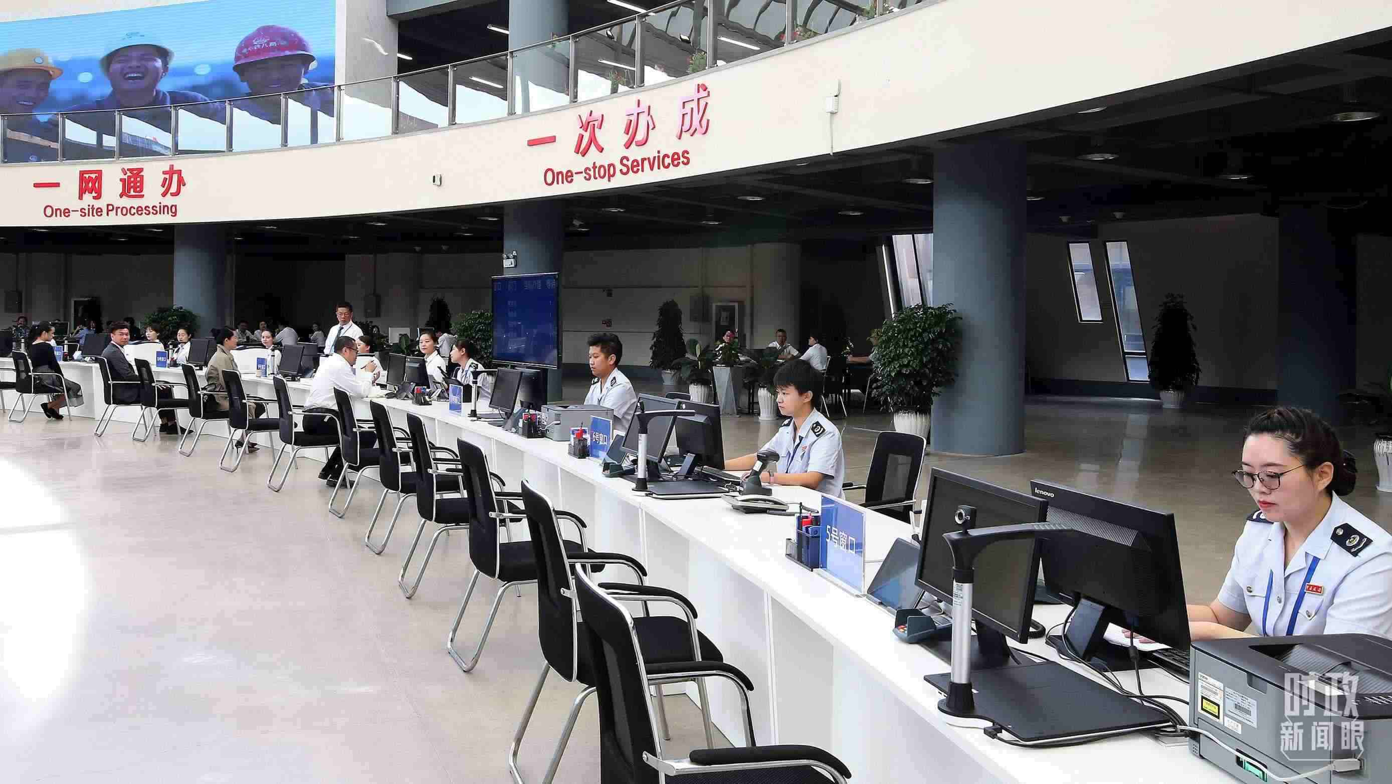 △中國(guó)（云南）自由貿(mào)易試驗(yàn)區(qū)昆明片區(qū)綜合服務(wù)中心。（圖/視覺中國(guó)）