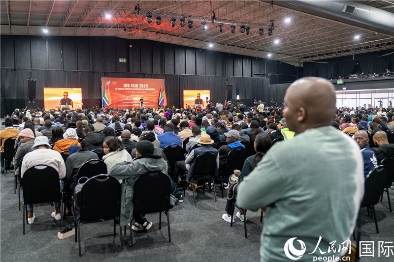 2024年中資企業(yè)招聘大會現(xiàn)場。 人民網(wǎng) 希拉茲攝