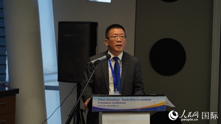 南非中國經(jīng)貿(mào)協(xié)會會長、中國銀行約翰內(nèi)斯堡分行行長張朝陽致辭。人民網(wǎng) 劉暢攝