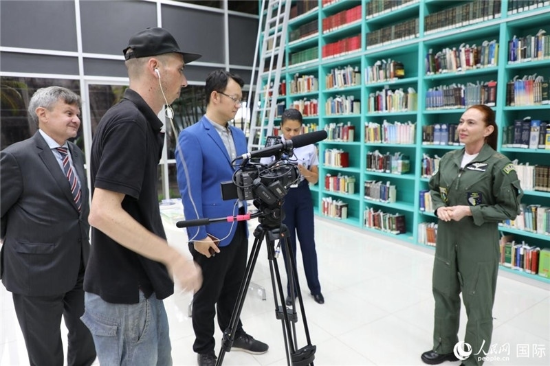 巴西高等防務(wù)學院院長卡拉·利里奧·馬丁斯接受了人民網(wǎng)的視頻采訪。 人民網(wǎng)記者 陳一鳴攝