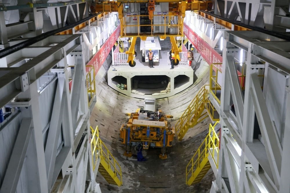 2024年2月16日，中鐵十四局集團(tuán)的建設(shè)者在京唐城際鐵路運(yùn)潮減河隧道施工。新華社記者 邢廣利 攝