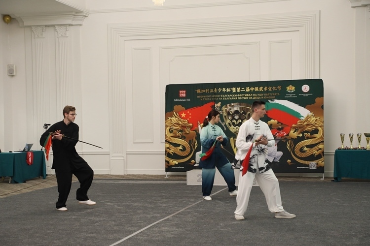 武術(shù)愛好者現(xiàn)場表演。索非亞中國文化中心供圖