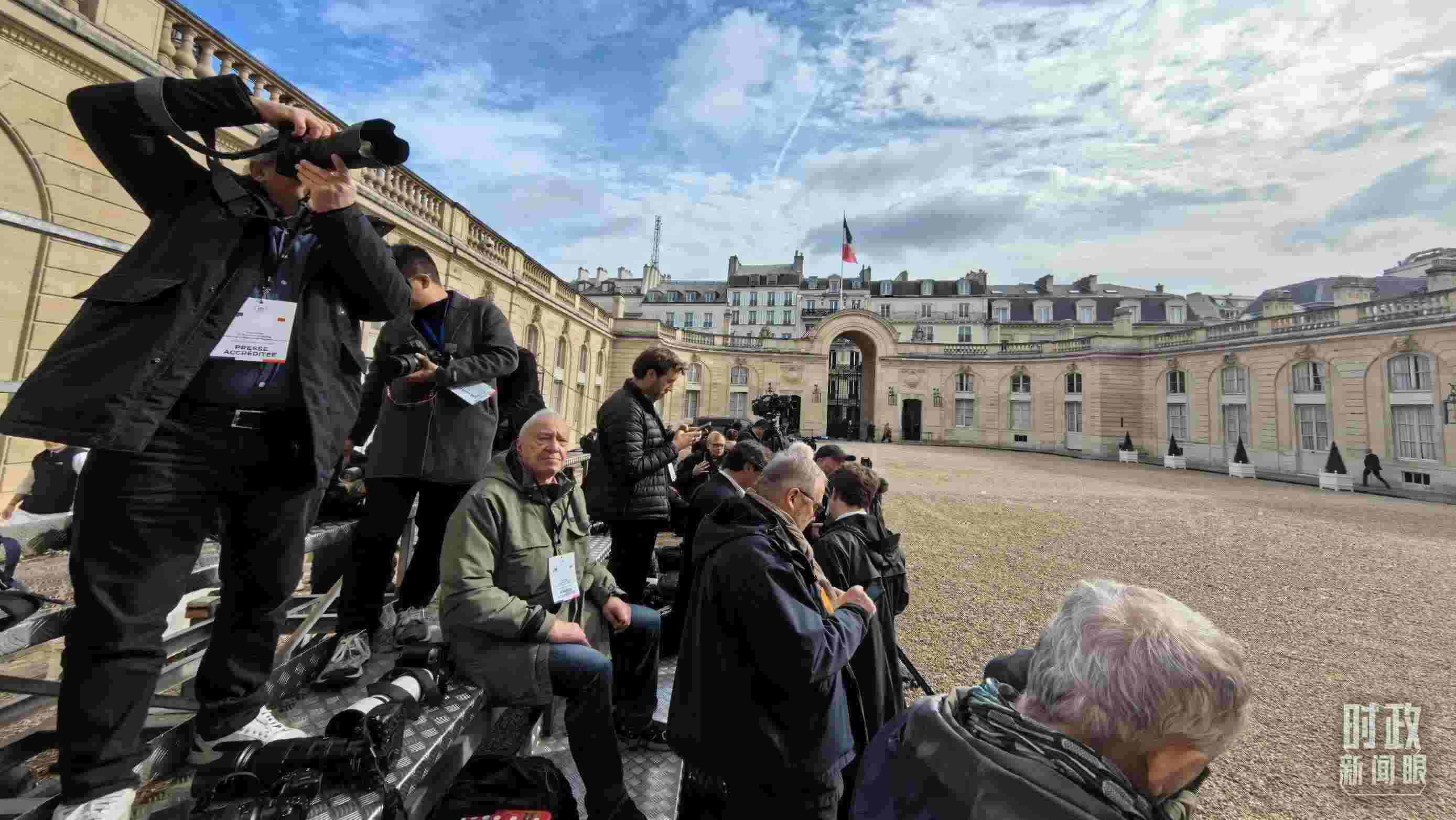 △媒體記者密切關(guān)注當(dāng)天活動(dòng)。（總臺(tái)央視記者陸泓宇拍攝）