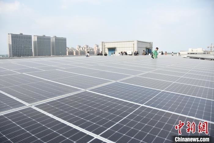圖為中原人工智能計算中心的光伏項目。王宇攝