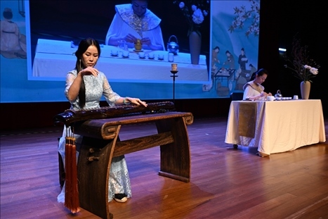 活動(dòng)現(xiàn)場(chǎng)茶藝古琴表演。新加坡中國(guó)文化中心供圖