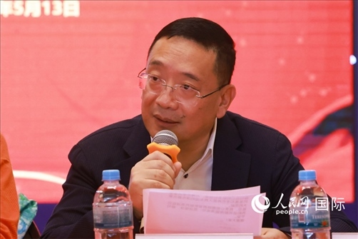 巴西文協(xié)主席上官建峰在座談會(huì)上致辭。人民網(wǎng)記者 陳海琪攝