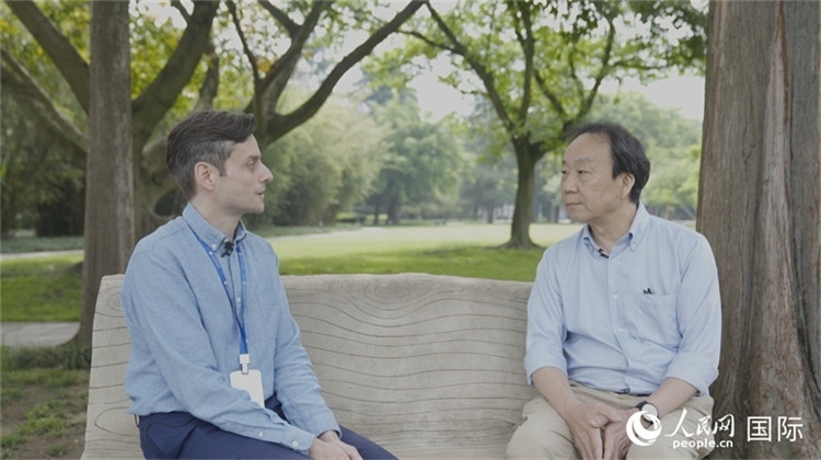 三星堆博物館館長雷雨接受人民網(wǎng)采訪。人民網(wǎng)記者 張榮攝