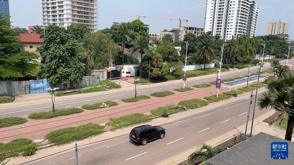 這是5月19日在剛果（金）首都金沙薩拍攝的街景（手機(jī)照片）。新華社發(fā)