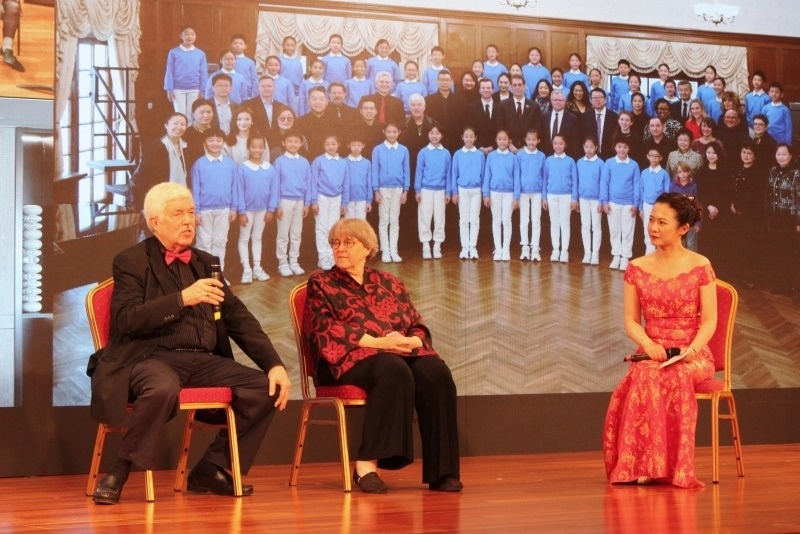 3、費(fèi)城交響樂(lè)團(tuán)小提琴手戴維·布斯講述自己與中國(guó)50多年的友好故事。 伊莎貝爾·羅德里格斯攝