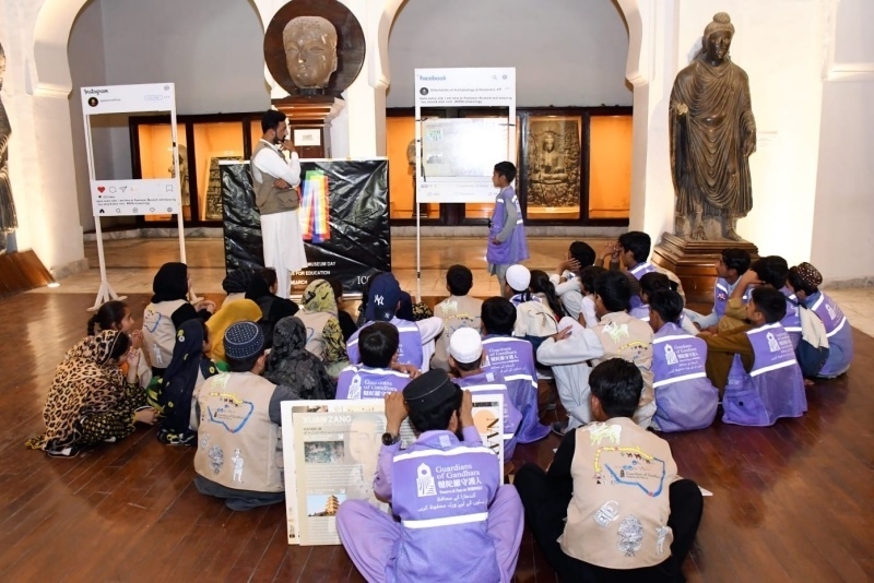 志愿者在博物館給孩子們開展互動(dòng)講解?！瓣恿_守護(hù)人”供圖