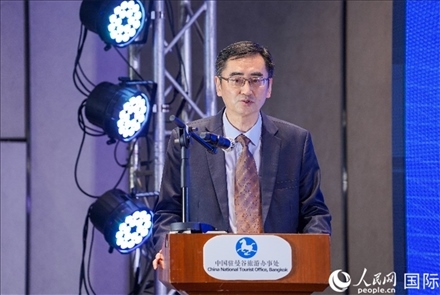 曼谷中國(guó)文化中心兼中國(guó)駐曼谷旅游辦事處主任闕小華發(fā)表演講。（普拉維攝）