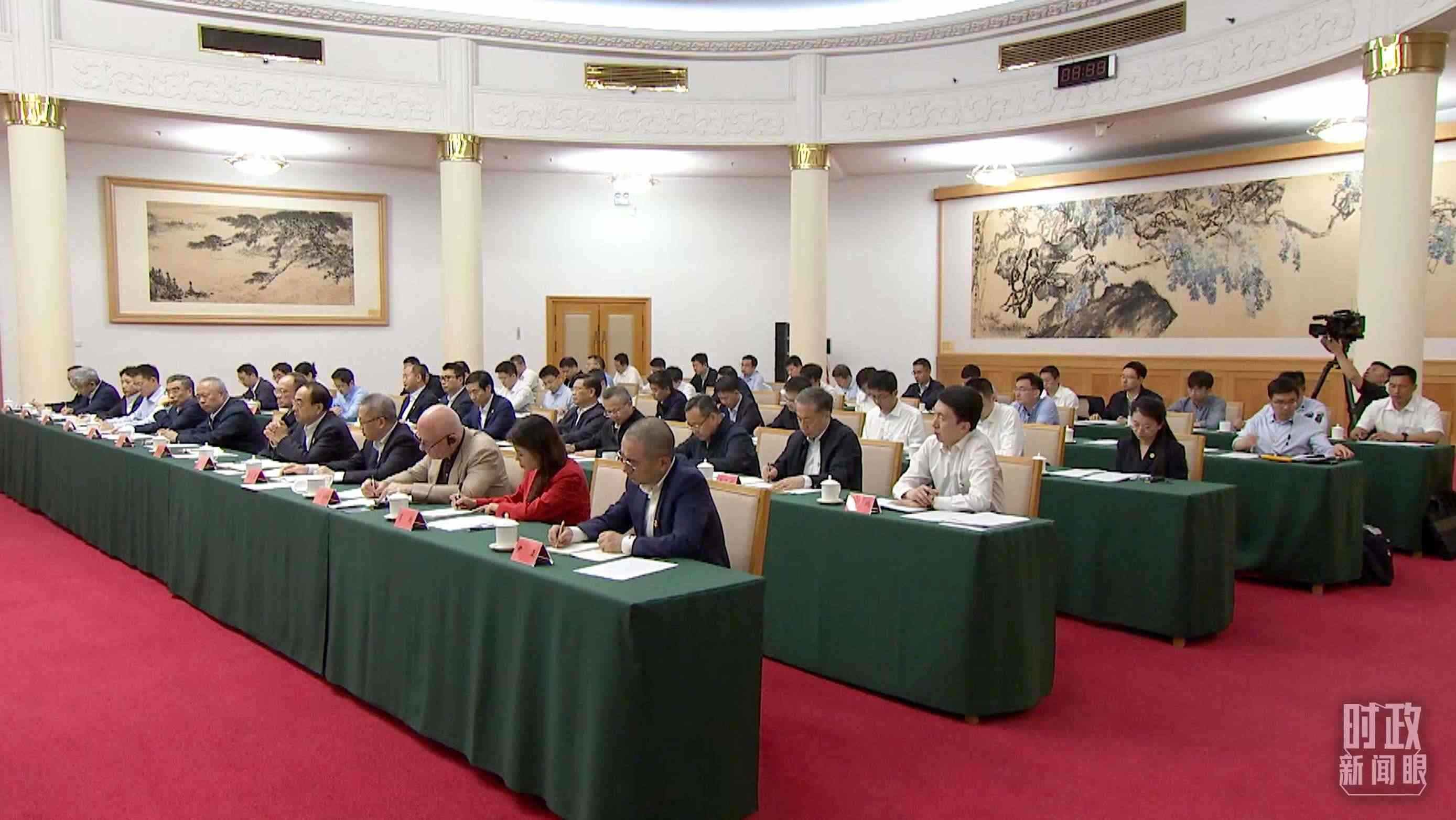 企業(yè)和專家座談會現(xiàn)場。