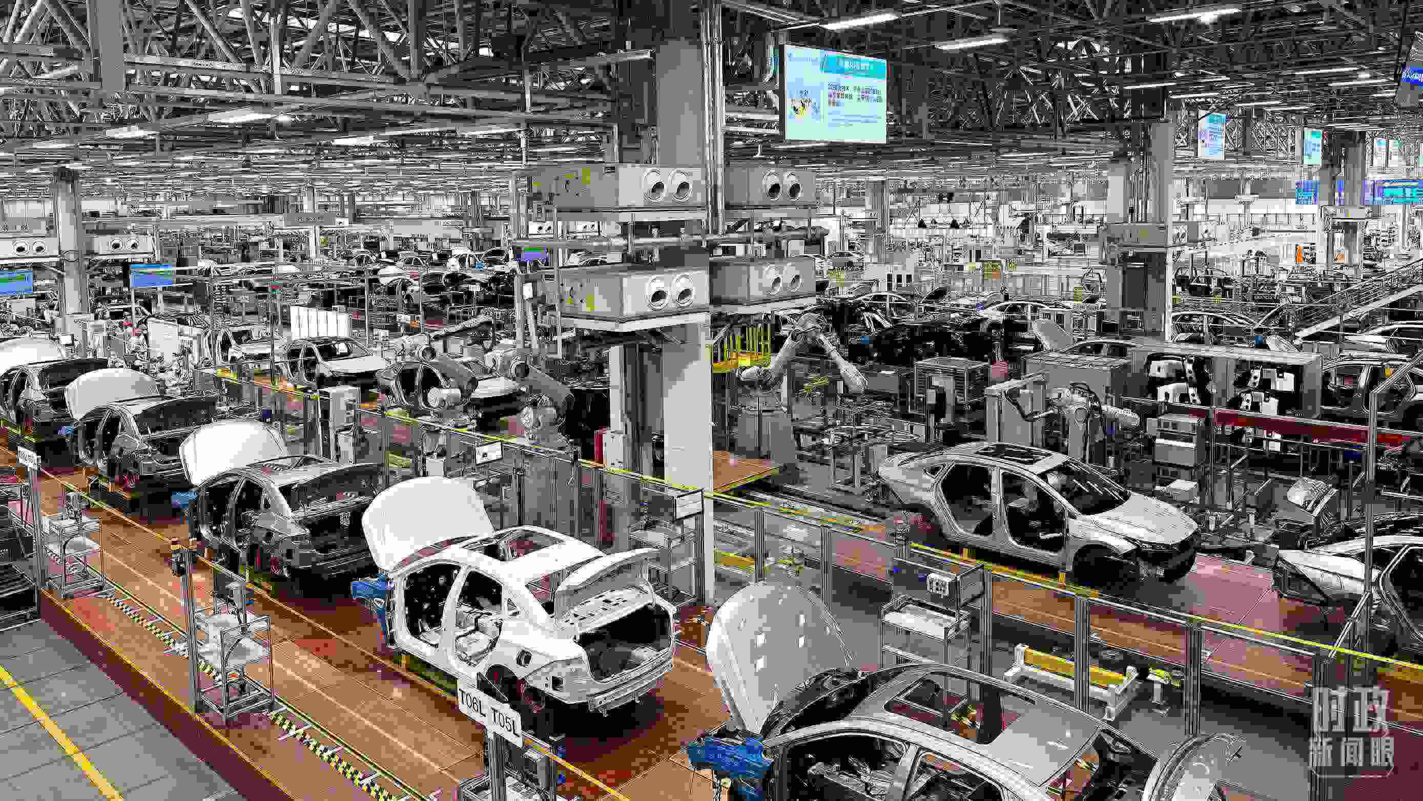 廣州廣汽埃安總裝車間智能生產(chǎn)線。2023年4月，習(xí)近平曾到這里考察。（總臺央視記者趙化拍攝）