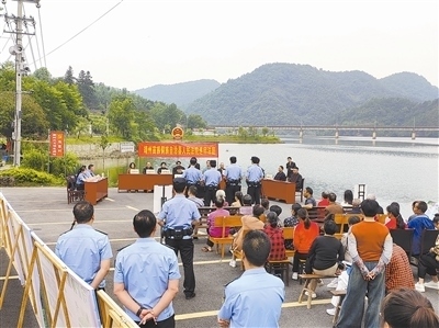 庭審現(xiàn)場。