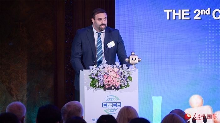 英國48家集團(tuán)俱樂部主席杰克·佩里致辭。人民網(wǎng) 郭錦標(biāo)攝