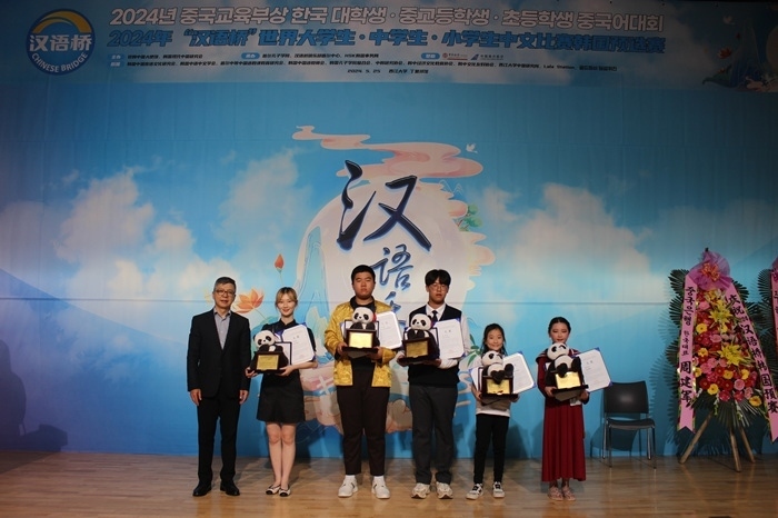 各組別的冠軍獲得者們合影留念。