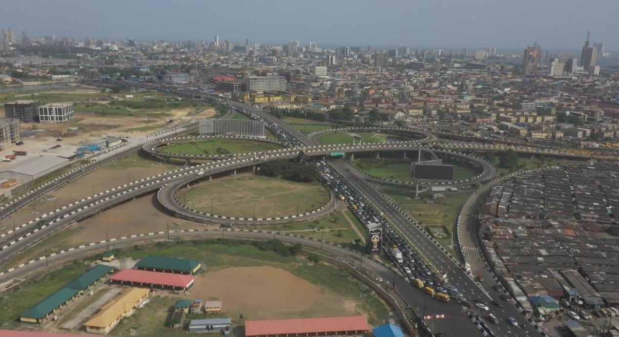 新修復(fù)的尼日利亞拉各斯三號(hào)橋鳥瞰圖。中國土木尼日利亞有限公司供圖