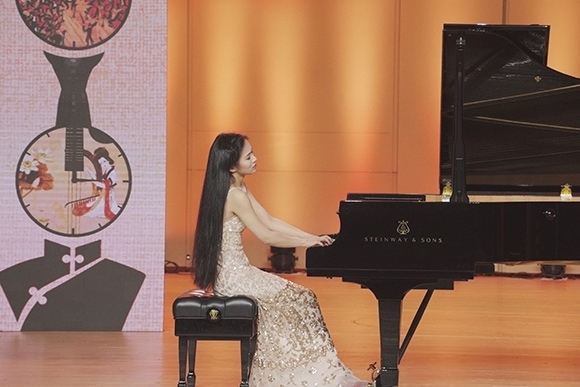 會(huì)議現(xiàn)場(chǎng)。學(xué)校供圖