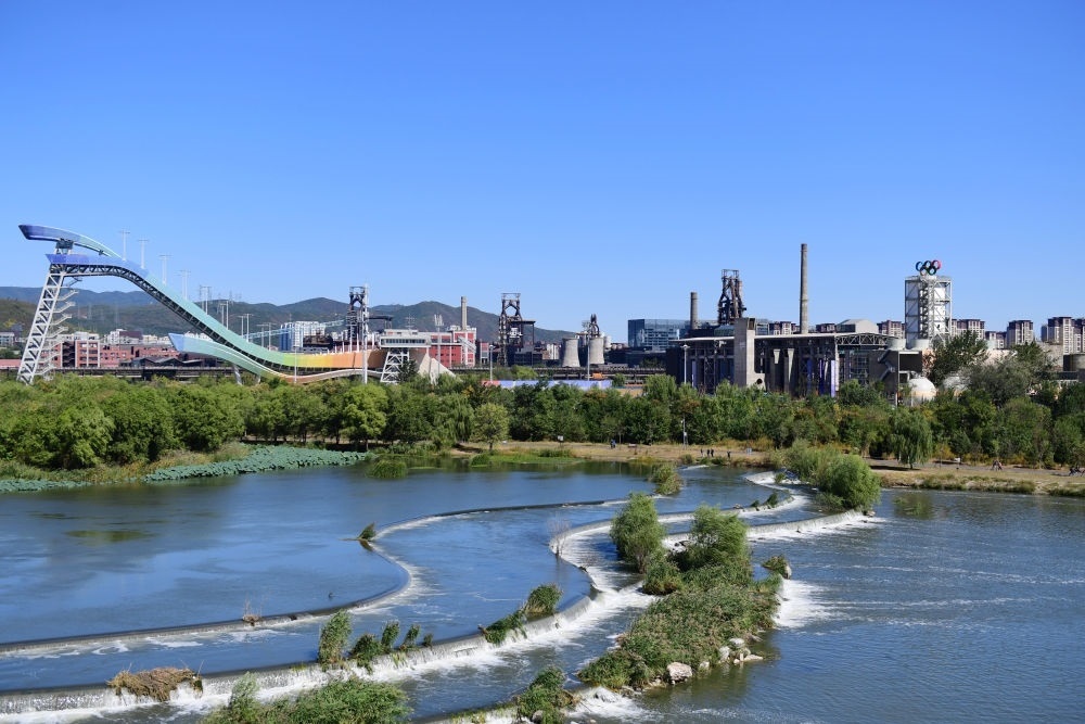 在北京首鋼園附近拍攝的永定河（2022年10月4日攝）。新華社記者 張晨霖 攝
