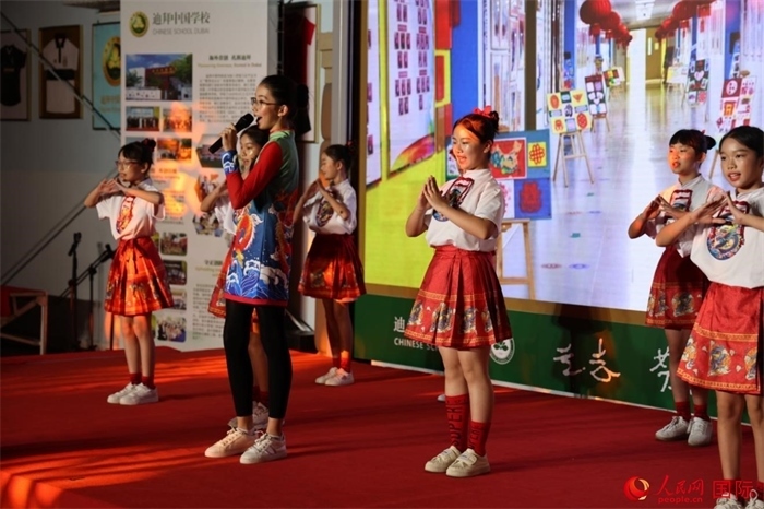 活動上，孩子們表演原創(chuàng)歌舞節(jié)目。人民網(wǎng)記者 張志文攝